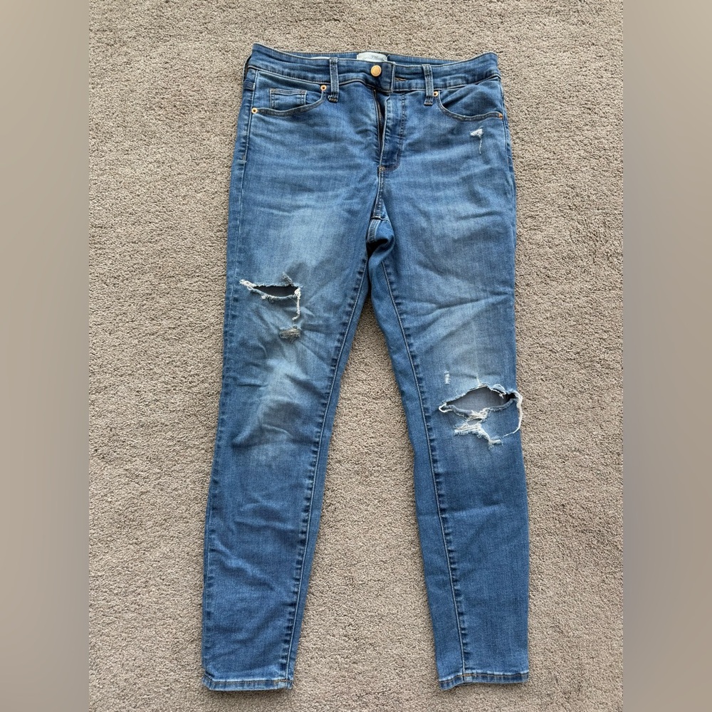 Universal Threads Distressed Skinny Jeans